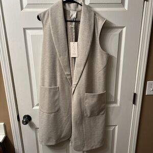 Sleeveless Beige Vest with Pockets